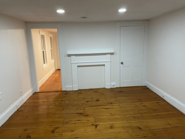 183B living - 183 Washington St
