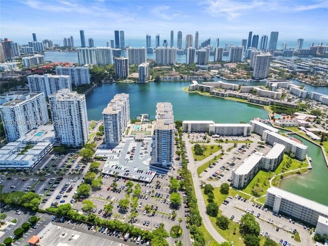 Building Photo - 18011 Biscayne Blvd