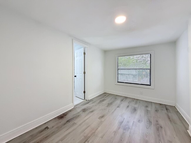 Building Photo - 8414 N 20th St