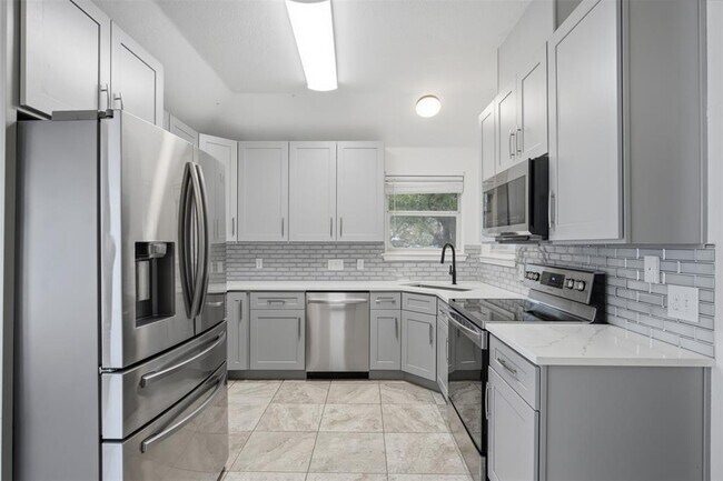 Building Photo - 108 Songbird Ct