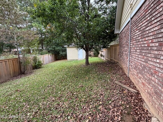 Building Photo - 132 Hillcrest Way