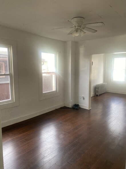 Building Photo - 27 Oakwood Ln