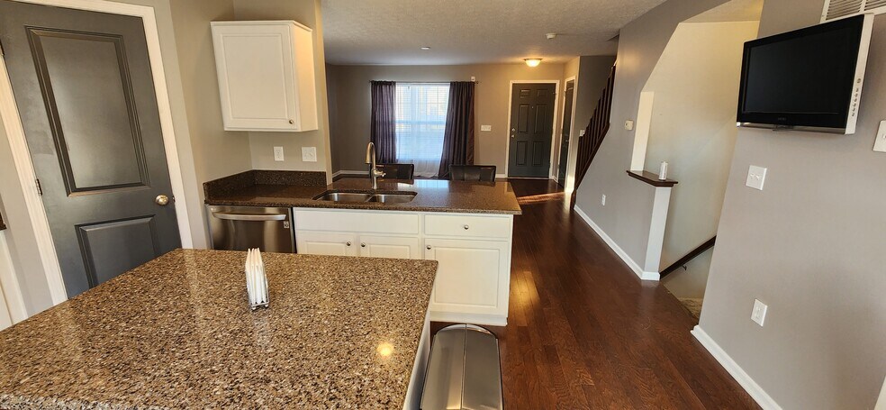 Building Photo - 5637 Crystal Falls St