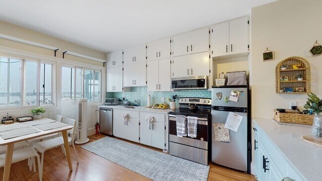 Primary Photo - 120 Gladstone St