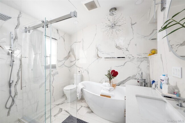 Building Photo - 850 S Lake Blvd