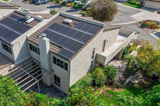 Building Photo - Updated 4BR Townhome in La Jolla Shores He...