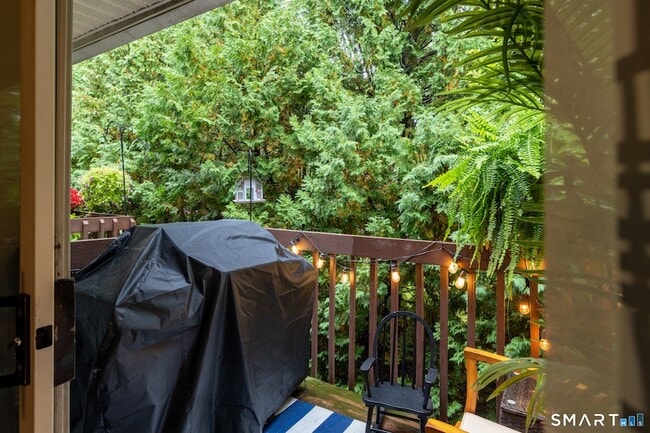 Building Photo - 410 Farmington Ave