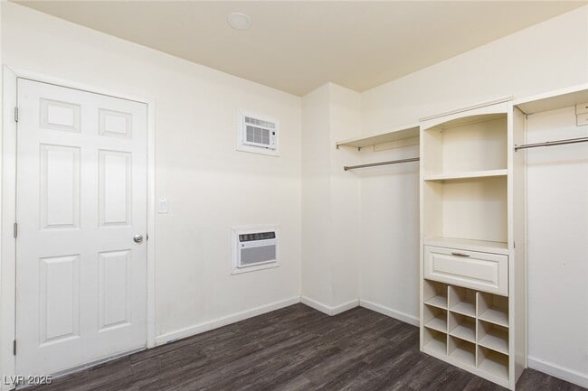 Building Photo - 8564 Shady Pines Dr