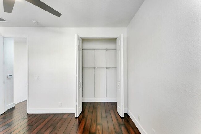 Building Photo - 406 NW 25th Ave