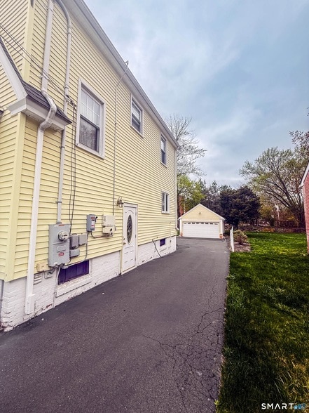 Building Photo - 38 Grandview Ave