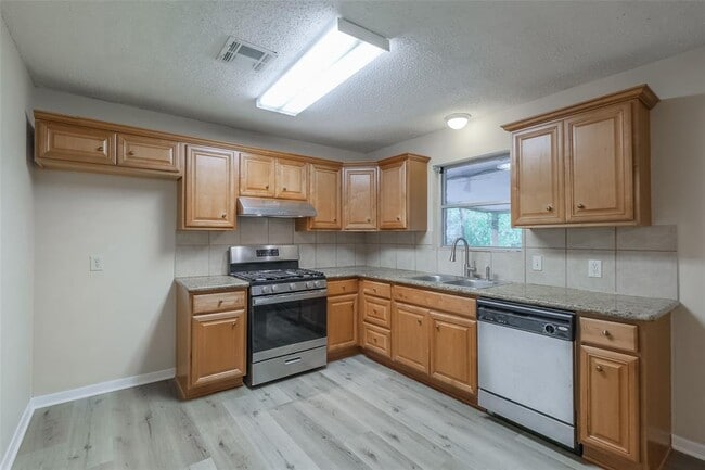 Building Photo - 7413 Heilig Rd