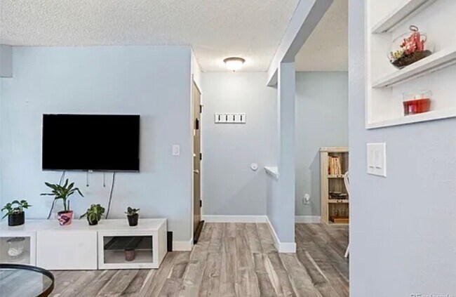 Building Photo - Beautiful 1 Bedroom Condo near City Center in Aurora