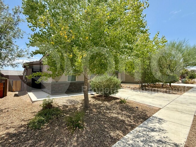 Building Photo - 981 W Calle Nimbo