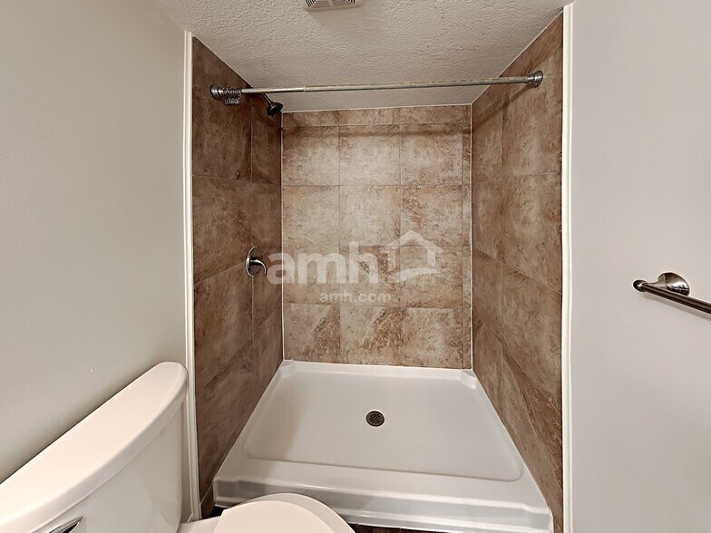 Building Photo - 5069 S Vista Dr