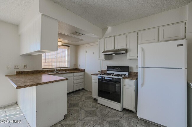 Building Photo - 3020 N 87th Ave