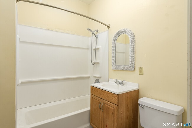 Building Photo - 108 Belden St