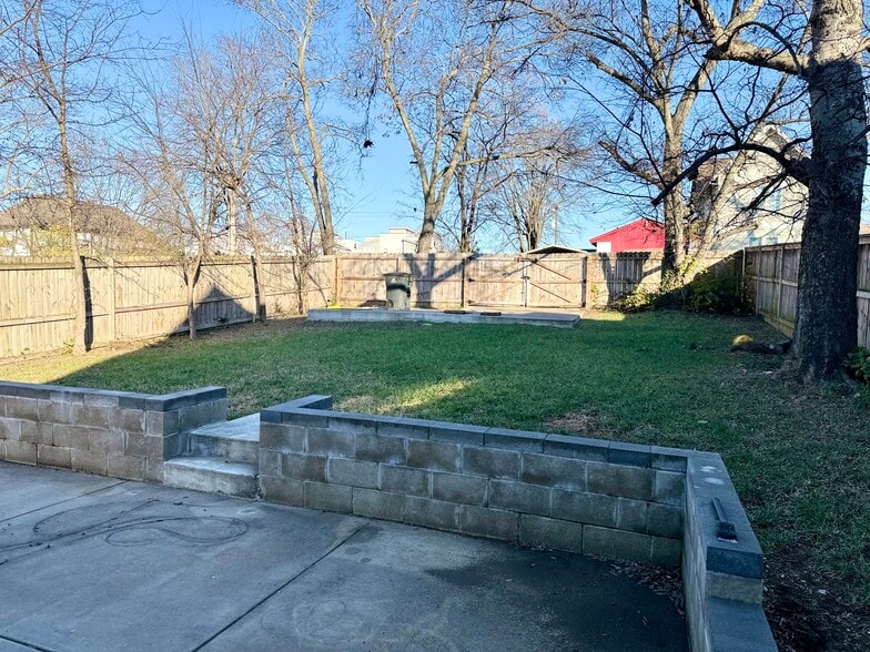 Building Photo - 716B 29th Ave N