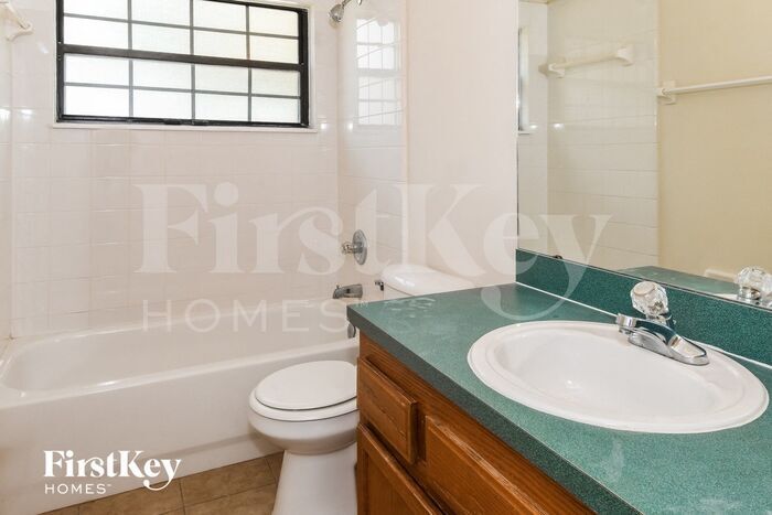 Building Photo - 7613 Fawn Lake Dr S