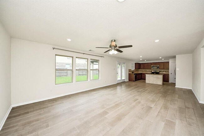 Building Photo - 3302 Regal Park Ln