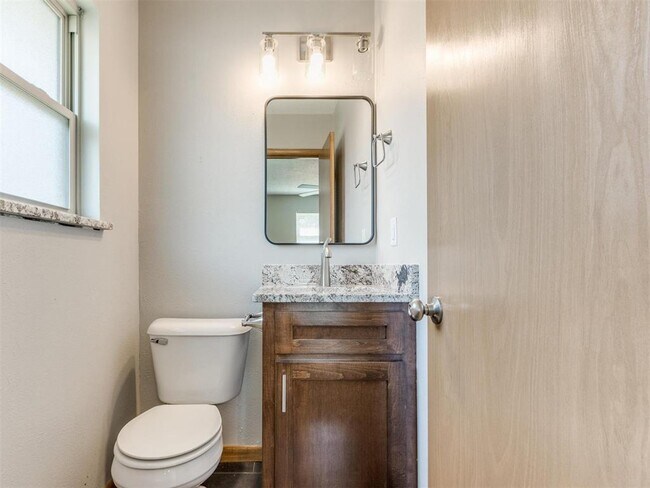 Building Photo - 306 S Mercedes Dr