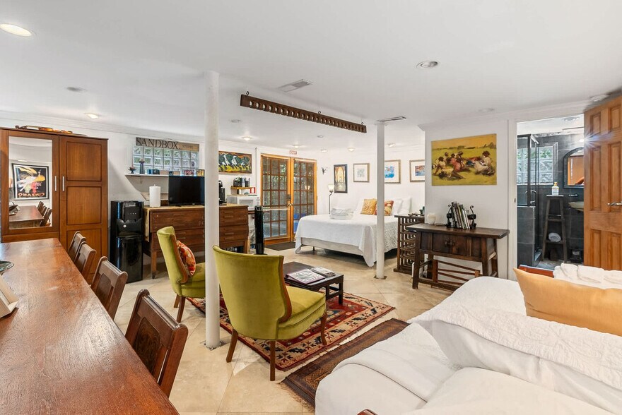 Building Photo - 1023 Crawford St