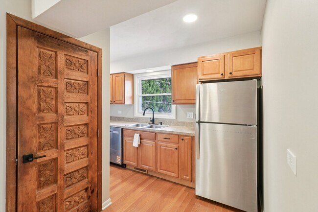 Building Photo - 23460 W N Lakewood Ln