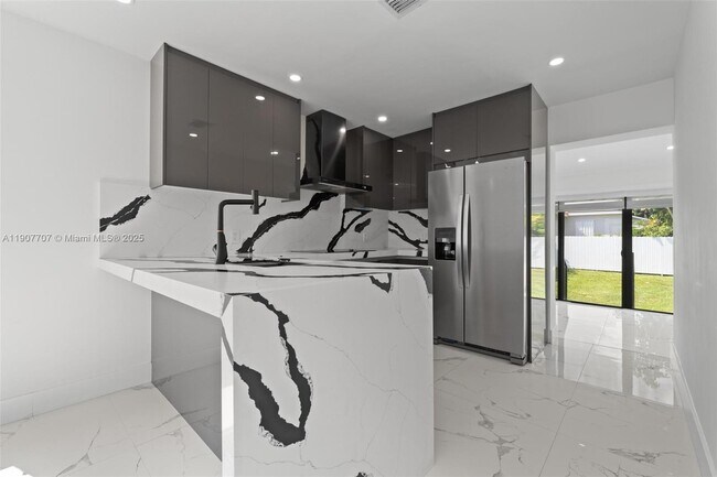 Building Photo - 8761 SW 34th St