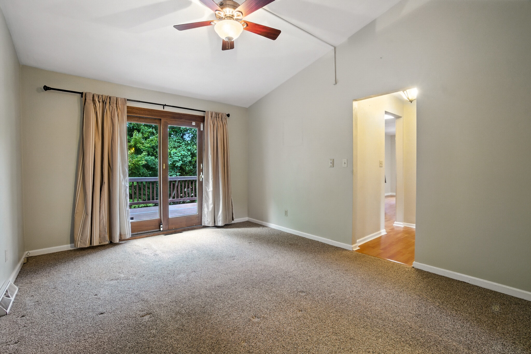 Building Photo - 560 Monticello Dr