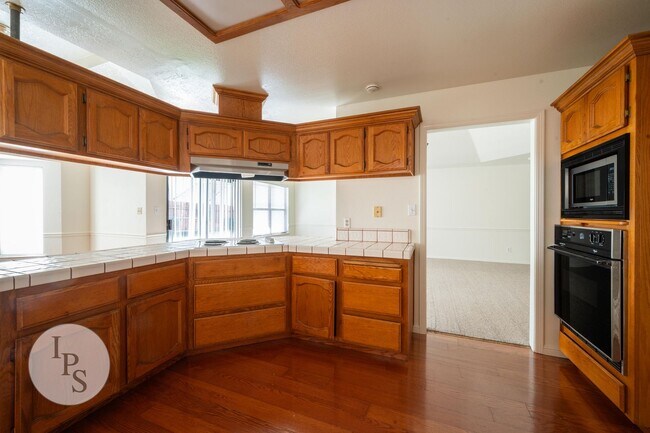 Building Photo - North West Fresno Home, 3BR/2BA, 1878sf, N...