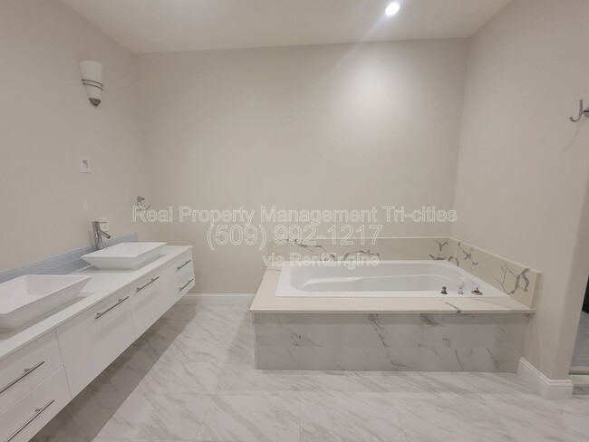 Building Photo - 3606 Cook Ln