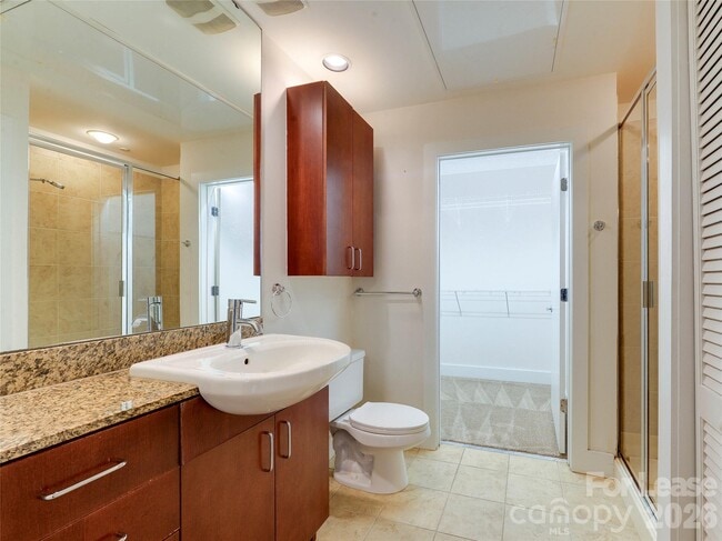 Building Photo - 505 E 6th St