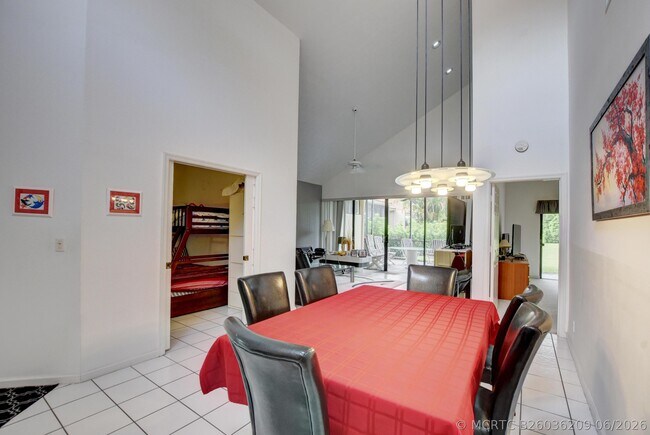 Building Photo - 22667 Meridiana Dr