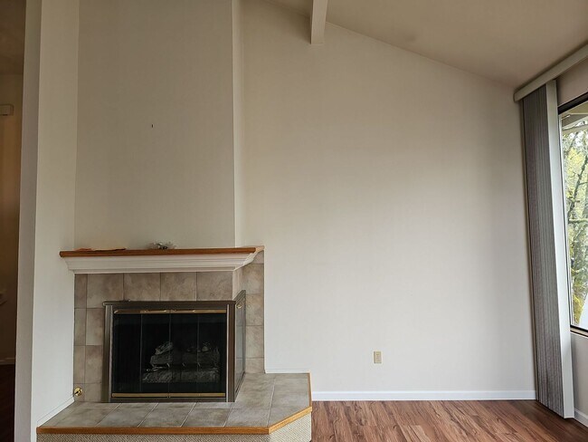 Building Photo - Amazing 3B/3B Single Family Home near Microsoft, prime Redmond location