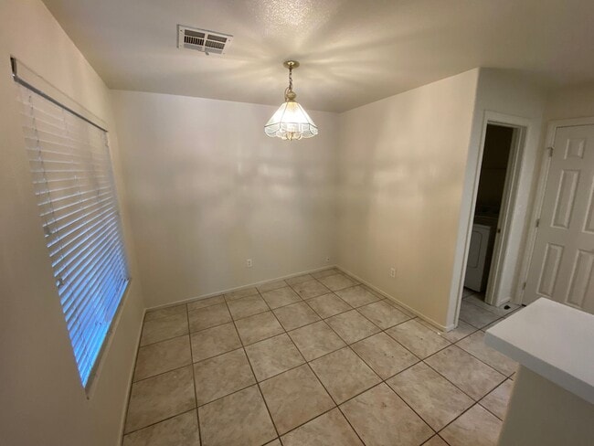 Building Photo - 10185 Birch Bluff Ln