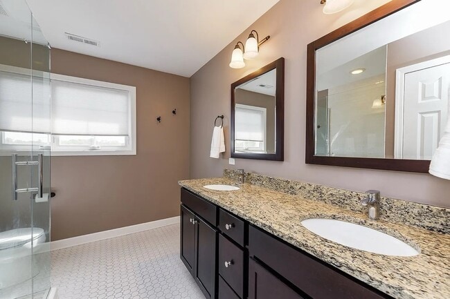 Building Photo - 415 N President St