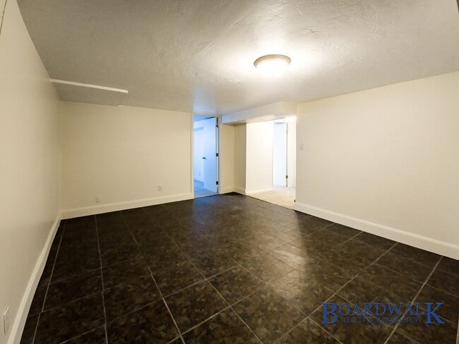 Building Photo - Spacious 4-Bed Home with Basement & Covered Patio