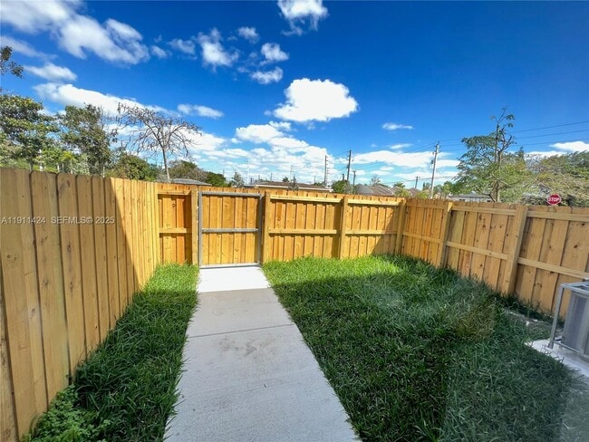 Building Photo - 1310 NW 6th Ave