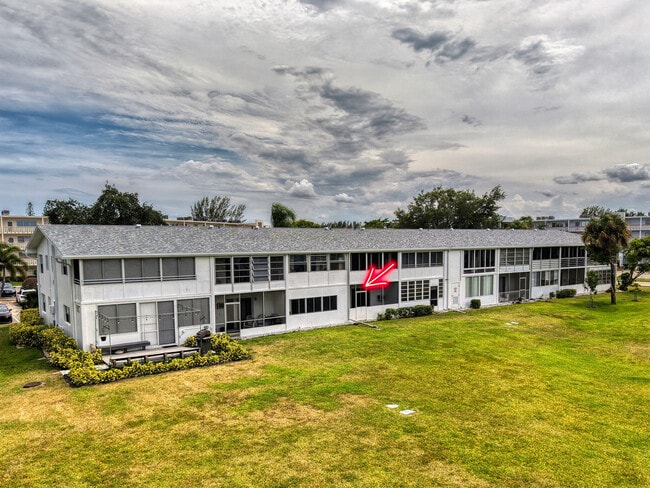 Building Photo - 127 Westbury E