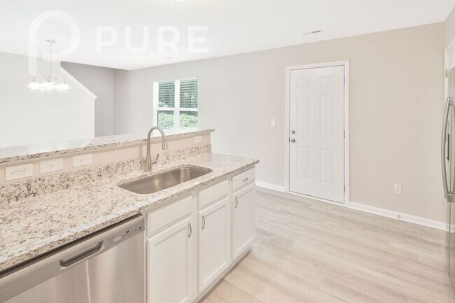 Building Photo - 4645 Esmeralda Drive