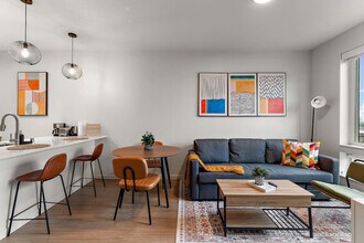 Building Photo - 10 E 18th St