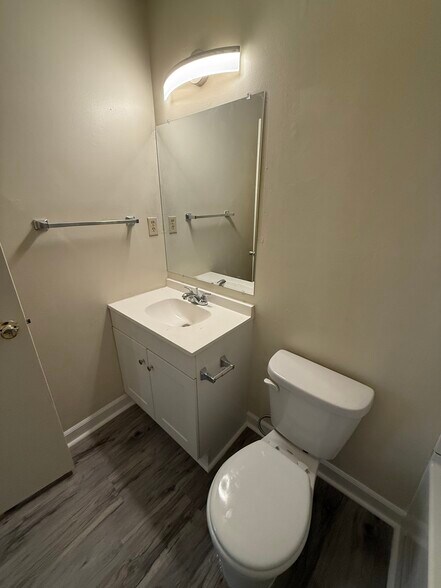 Building Photo - 586 Franklin St