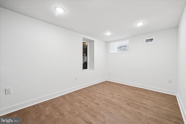 Building Photo - 2534 S 61st St
