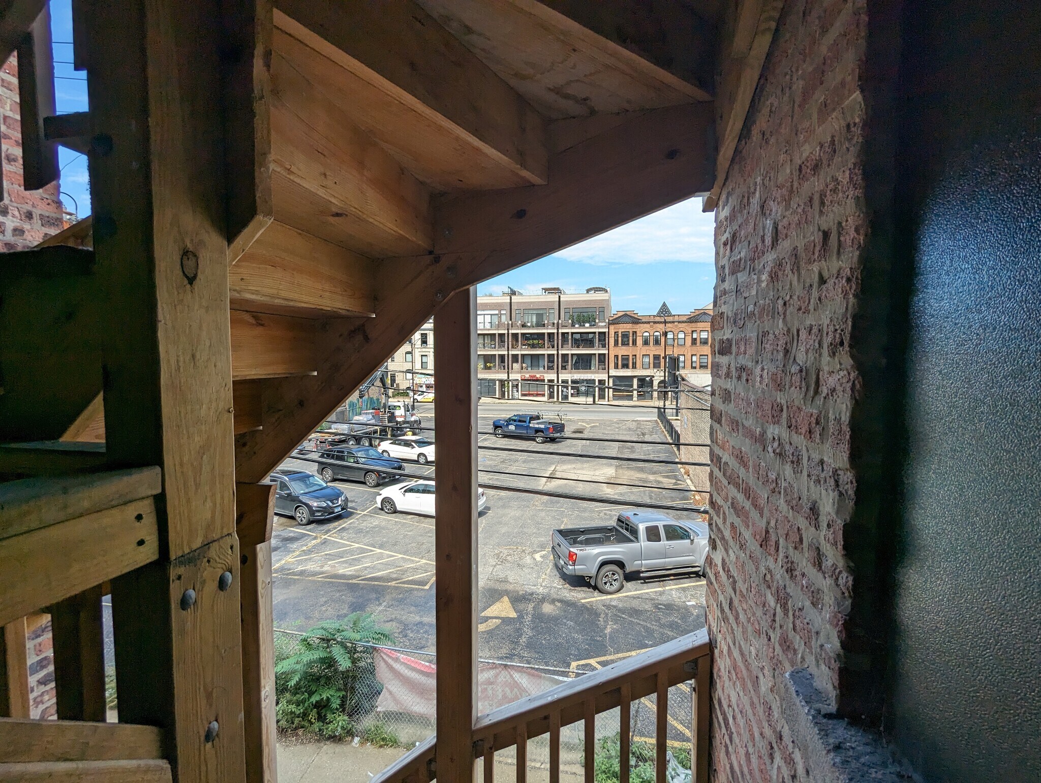 Building Photo - 3935 N Janssen Ave