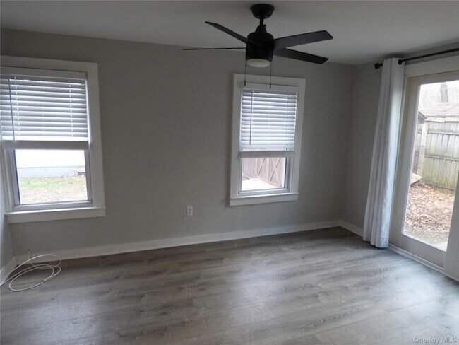 Building Photo - 9 Fredericks Rd