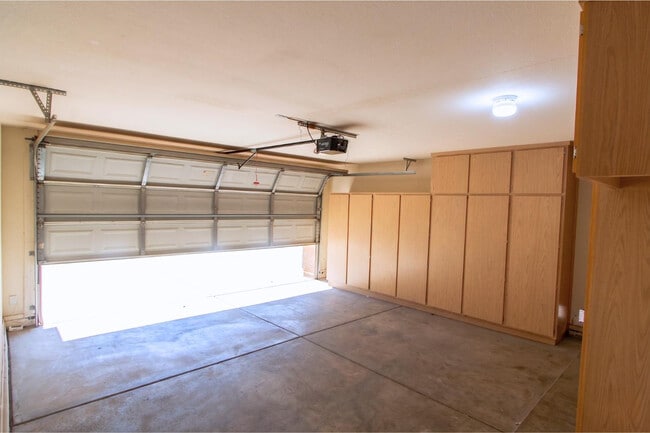 Building Photo - 940 S Lafayette Dr