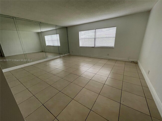 Building Photo - 2390 Coral Springs Dr