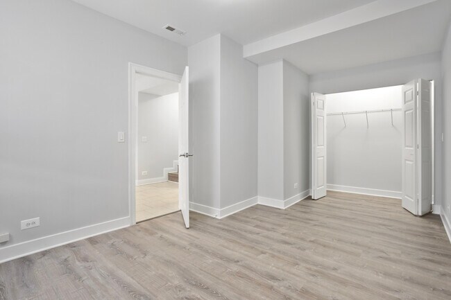 Building Photo - 7530 N Seeley Ave