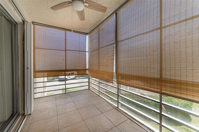 Building Photo - 701 Lori Dr