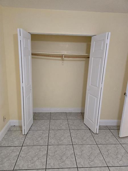Building Photo - 5461 SW 38th Ct