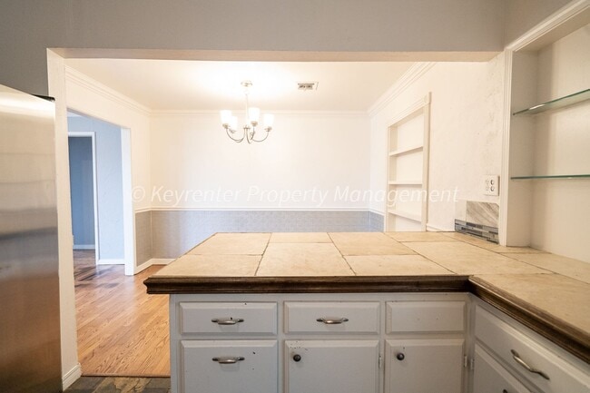 Building Photo - Wonderful 3BD/2BD Home minutes away from Quail Springs Mall & Chisholm Creek.